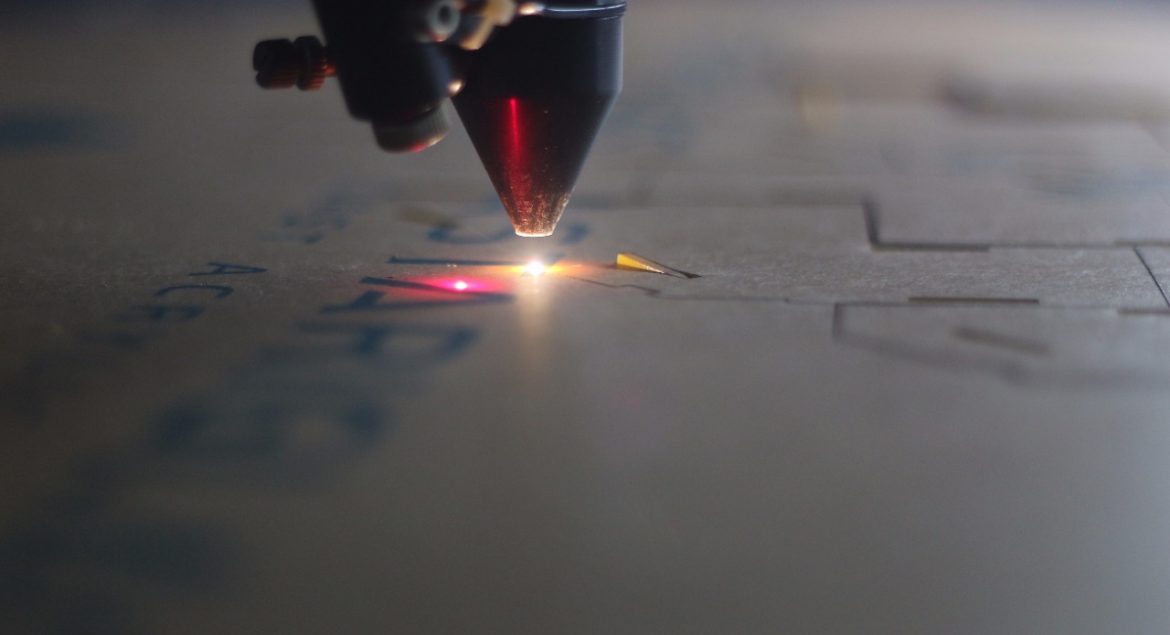 jasa laser cutting acrylic